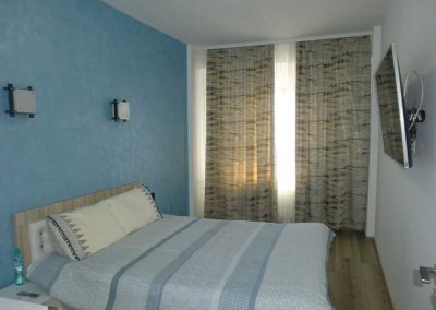 Freundliche und vollständig renovierte 3-Zimmer-Wohnung mit Balkon und EBK in Rostock