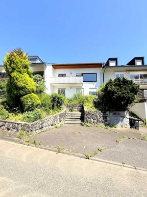 Neuer Preis! Großes Reihenhaus mit Einliegerwohnung in ruhiger Lage von Lö-Stetten