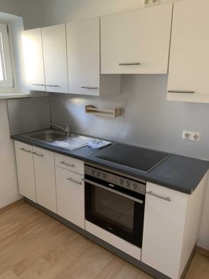 2-Zimmer Wohnung mit Balkon und EBK