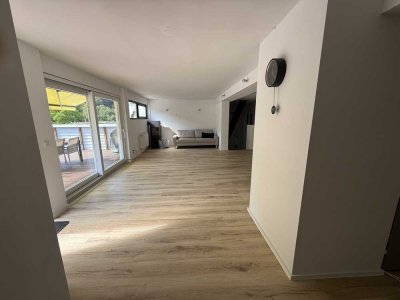 Sanierte 2-Raum-EG-Wohnung mit Balkon und Einbauküche in Hennef