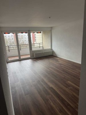 Erstbezug nach Sanierung: 3,5-Zi.-Wohnung mit Balkon im 3. OG in Pforzheim-Buckenberg