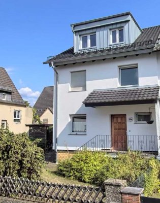 Gepflegte Doppelhaushälfte mit großem Platzangebot, schönem Garten & attraktiver Rendite in Raunheim