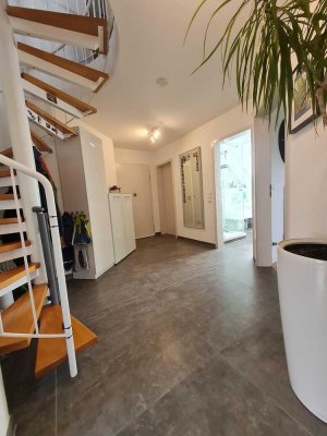Helle Drei-Zimmer-Maisonette-Wohnung mit Traumaussicht