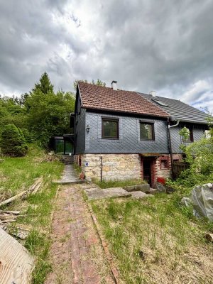 Doppelhaushälfte mit großem Garten und Wintergarten in Schalkau!