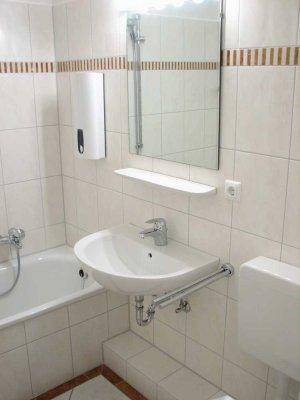 Großzügige 1 Zimmer Wohnung im 1. OG