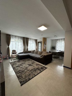 Helle 2-Zimmer-Wohnung mit gepflegter Ausstattung und Einbauküche