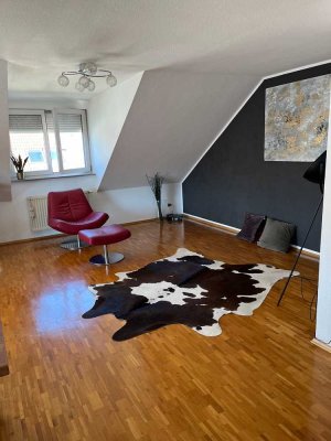 2,5 Zimmer-DG-Wohnung mit Balkon und EBK