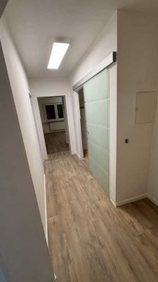 Modernisierte Zweizimmerwohnung mit Balkon in der Eschstraße