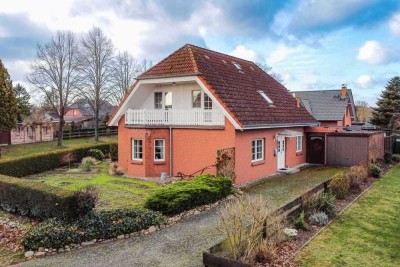 Attraktives EFH mit tollem Garten, 3 Stellplätzen und Topanbindung in familienfreundlicher Lage