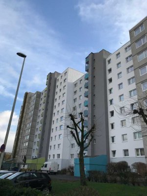 Renovierte 2 Zimmer Wohnung mit Loggia