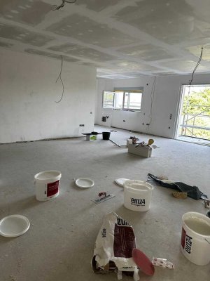 4 Zimmer-Wohnung mit Balkon, Barrierefrei und Aufzug, sowie mit günstigen Sonnen-Energie (A+)