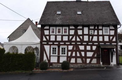 Gepflegtes 7-Zimmer-Einfamilienhaus mit Einbauküche in Girkenroth