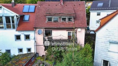 Sanierungsbedürftige Doppelhaushälfte mit herrlicher Aussicht!