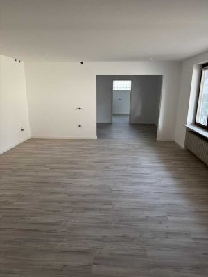 Helle 2-Zimmer-Wohnung, 75 m², kernsaniert, mit Terrasse und Garage