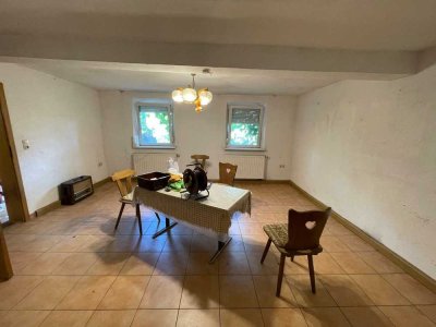 CHANCE auf eine charmante Doppelhaushälfte mit schönem Garten in begehrter Lage–Sanierungspotenzial