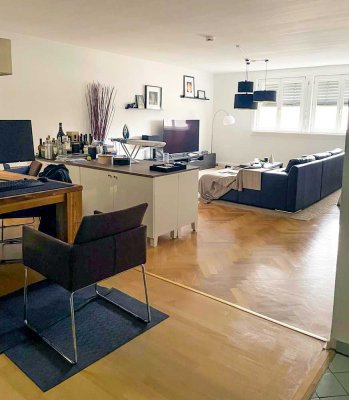 Sanierte 2-Zimmer-Altbauwohnung, Westend-Zentrale Lage, Einbauküche
