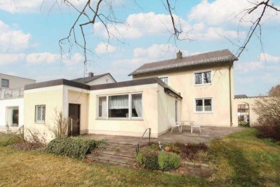 Attraktives Ein-/ Zweifamilienhaus mit Ausbaupotenzial auf großzügigem Grundstück mit Garten!