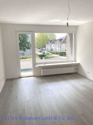 Erstbezug nach Sanierung: 4 Zimmer-Wohnung mit sep. Küche und Balkon.