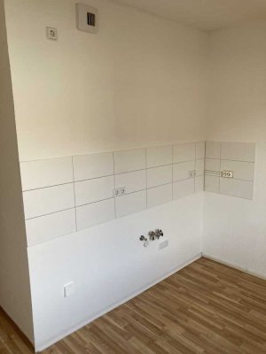 Perfekt für die Familie: Großzügige 4-Raum-Wohnung mit Balkon und Stellplatz im Herzen der Stadt.