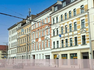 WG geeignet: Stilvolle Dachgeschosswohnung mit Einbauküche im historischem Altbau
