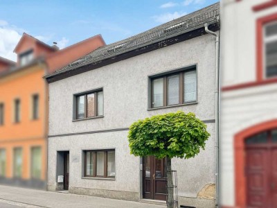 Wohnen und Arbeiten unter einem Dach: Charmantes Zweifamilienhaus mit Gewerbeeinheit in Meerane