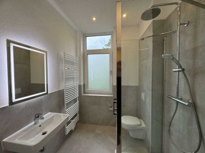 ***Sanierte 2-Zimmer ETW in EXKLUSIVER LAGE*EG*neues Badezimmer & EBK inkl. 3-Fach Verglasung