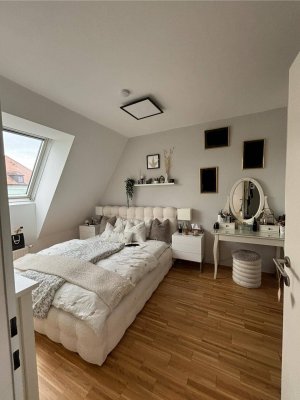 Lichtdurchflutete 2-Zimmer Dachgeschosswohnung mit Balkon und Garage (Zentrum Wolkersdorf)