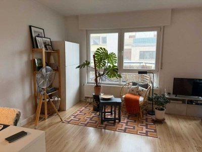 gepflegte 1 ZKB/Balkon-Wohnung mit Einbauküche