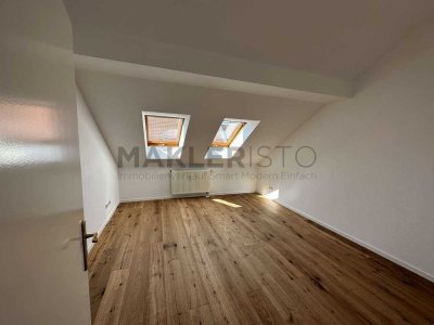 **Erstbezug: Moderne 3-Zimmer-Dachgeschosswohnung mit Fußbodenheizung & Stellplatz**