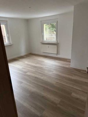 Helle 3R-Wohnung mit Badewanne sucht Sie!