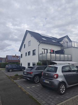 Schöne 3 Zimmer Neubauwohnung mit Terrasse und Garten