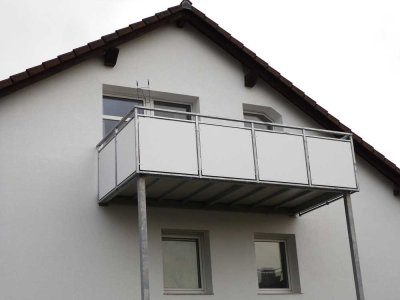 Bestlage BI-Heepen: 2 Zimmer im DG eines gepflegten 3-Familienhauses mit Neubaubalkon!