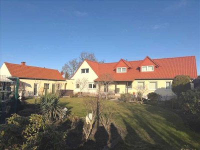 Arbeiten&Wohnen, ehem. Praxis und EFH m. Keller, Gartenhaus, Garage/Carport + toller Garten!