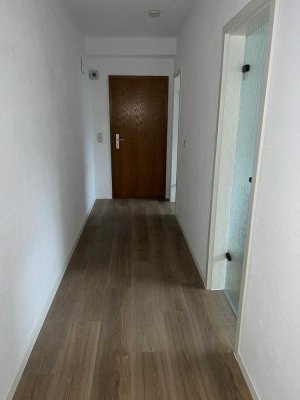 2 Zimmer Wohnung,bezugsfertig renoviert,hell,sonnig,warm, Balkon, Garage, Lüd.- Musikantenviertel