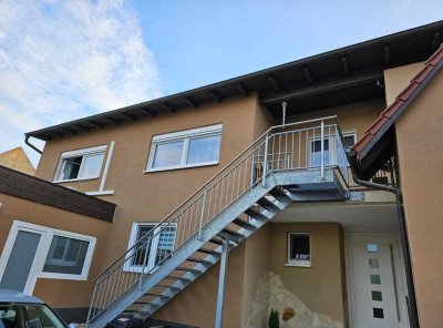 Neuwertige Wohnung mit drei Zimmern und Balkon in Gondelsheim