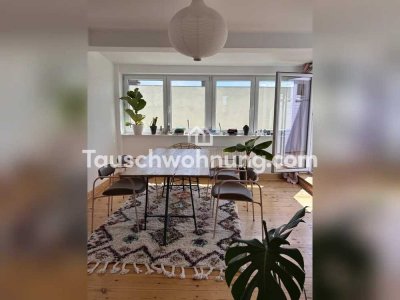 Tauschwohnung: Schöne Dachgeschosswohnung in Friedrichshain mit Terrasse