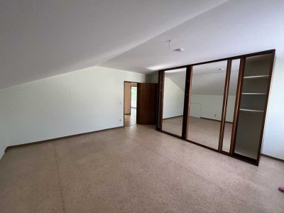 Modernisierte 2,5 Zimmer-Wohnung mit Balkon und Einbauküche in Ölbronn-Dürrn