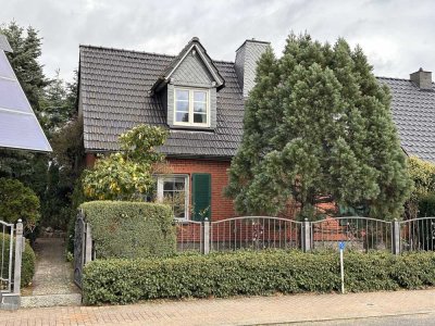 Historisch inspiriertes Einfamilienhausgrundstück mit Haus und Remise, Japanischer Gartengestaltung