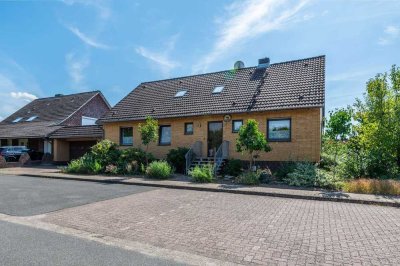 Familienglück mit Wintergarten: Gepflegtes Haus mit Einliegerwohnung und vielseitigen Möglichkeiten.