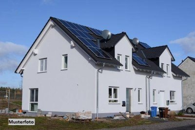 +++ Gepflegte Doppelhaushälfte mit Terrasse, Keller und 2 Stellplätzen +++