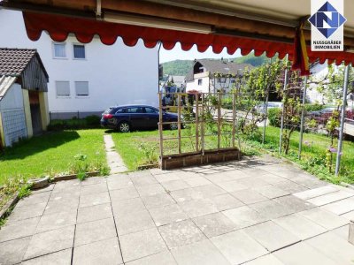 Große Wohnung mit 4,5 Zimmern und Terrasse - renovierungsbedürftig