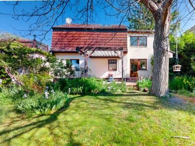 Viel Platz für Familie & Leben: Großes Einfamilienhaus mit Terrassen und Garten