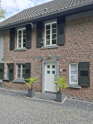 Exklusive Doppelhaushälfte in Bestlage Düsseldorf – klimatisiert, modern, mitten im Grünen!