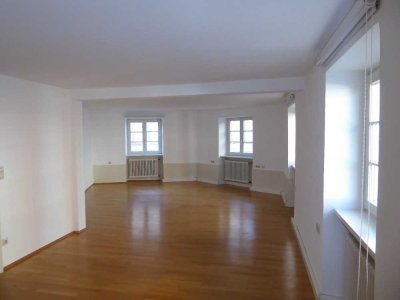 Charmante 3 Zimmer Altbauwohnung in KA-City