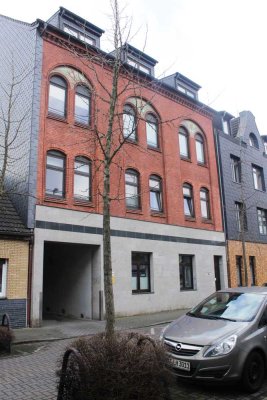 Geräumige 4 Zimmer Wohnung im ersten OG