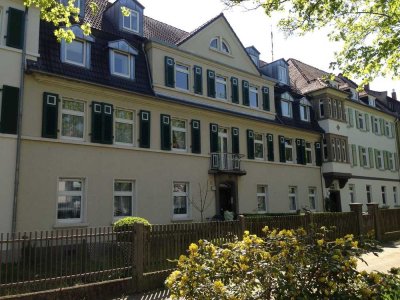 Zwischenmiete: Wunderschöne 2,5-Raum-Altbau DG-Wohnung in der Mainzer Oberstadt für 2-3 zu vermieten