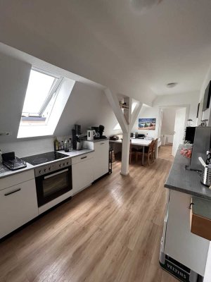 3er-WG gesucht! Zentrumsnahe 4-Zimmer-Wohnung mit Dachterrasse