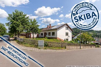 Aussicht über Adenau im beliebten Wohngebiet: Einfamilienhaus mit Garten und Garage