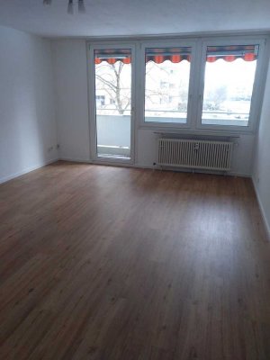 Schöne 1 Zimmer Wohnung + ruhige Lage + Küchenzeile + großer Balkon