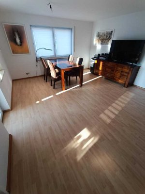 Lichtdurchflutetes  möbliertes Appartement 10 PKW Min. von Freiburg